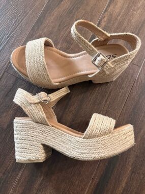 Soda- Beige Braided Platform Sandals with Ankle Strap (size 8.5)